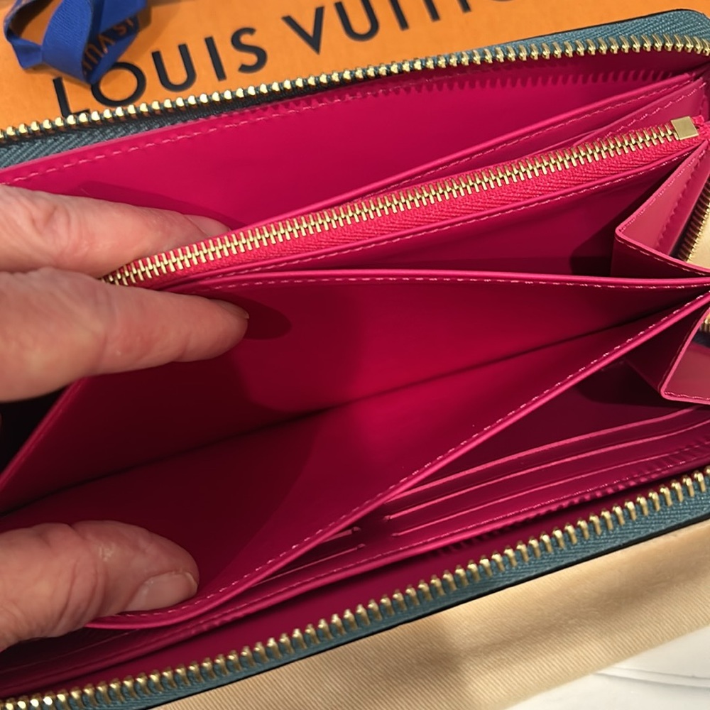 ‼️SOLD‼️💯% Authentic Louis Vuitton zippy wallet - Picture 14 of 16